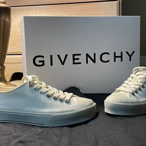 Givenchy Women's Off White Sneakers